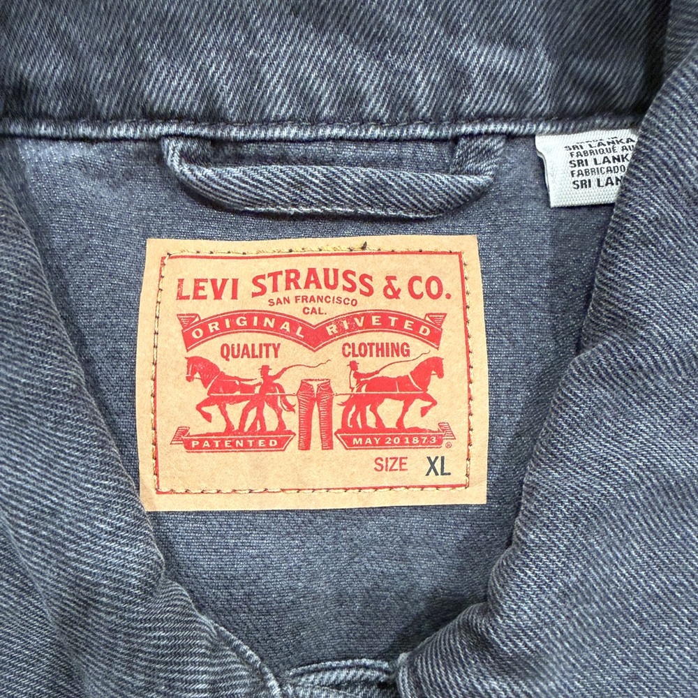 Levi's oversized Women's Black Denim Jacket - Picture 3 of 3